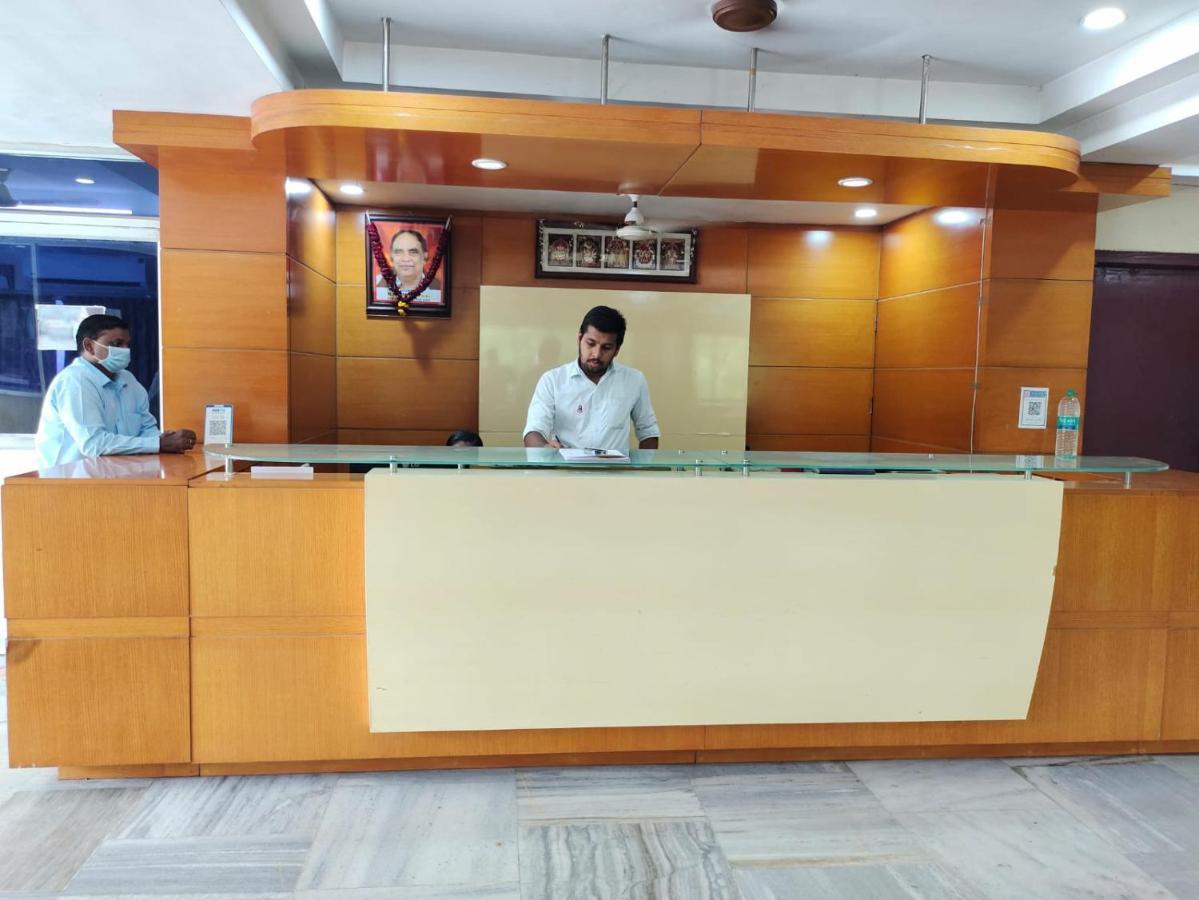 Hotel Geetha International Thoothukudi Kültér fotó
