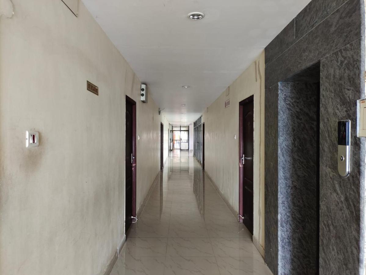 Hotel Geetha International Thoothukudi Kültér fotó