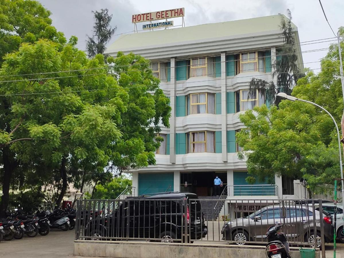 Hotel Geetha International Thoothukudi Kültér fotó