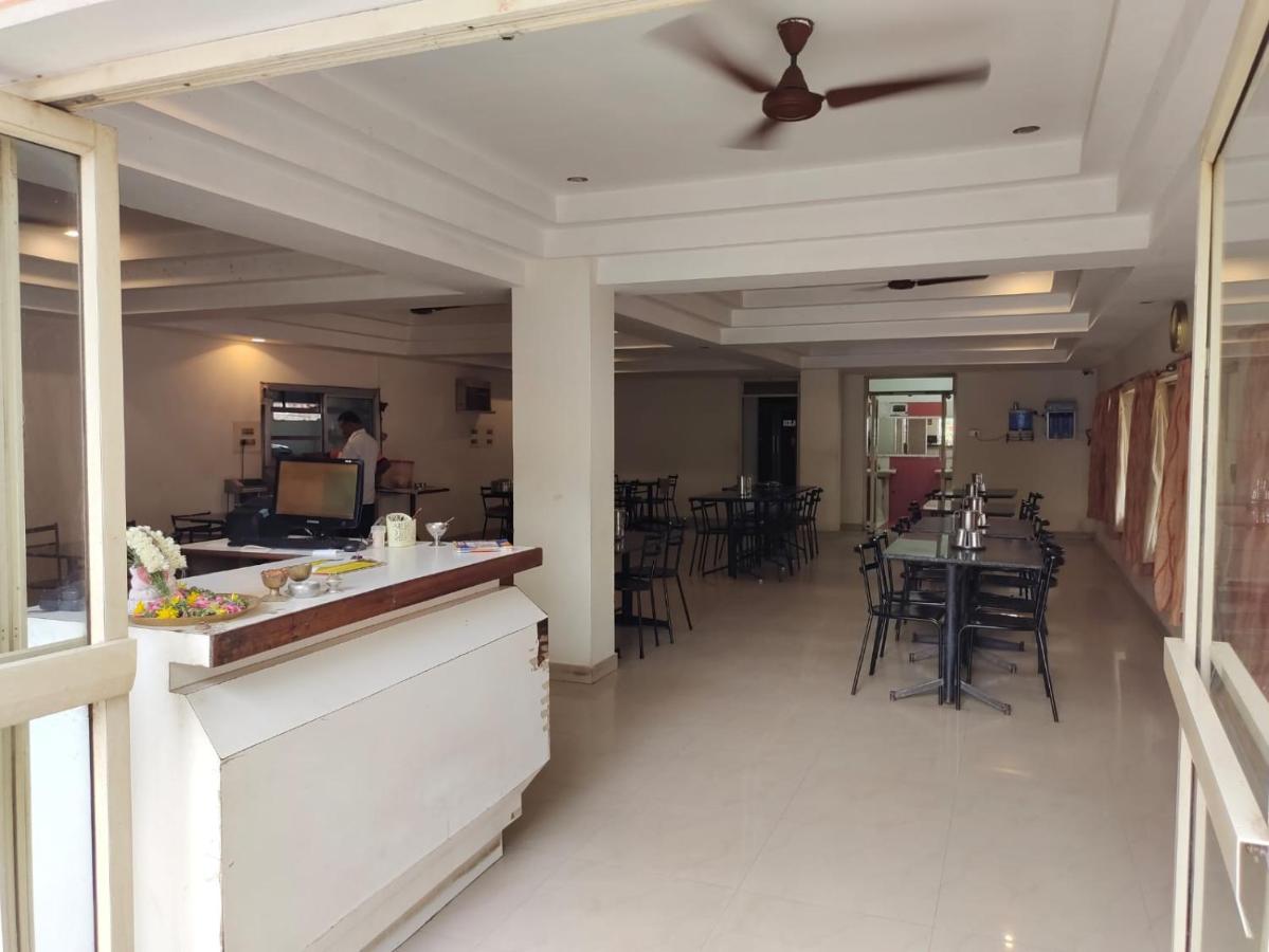 Hotel Geetha International Thoothukudi Kültér fotó