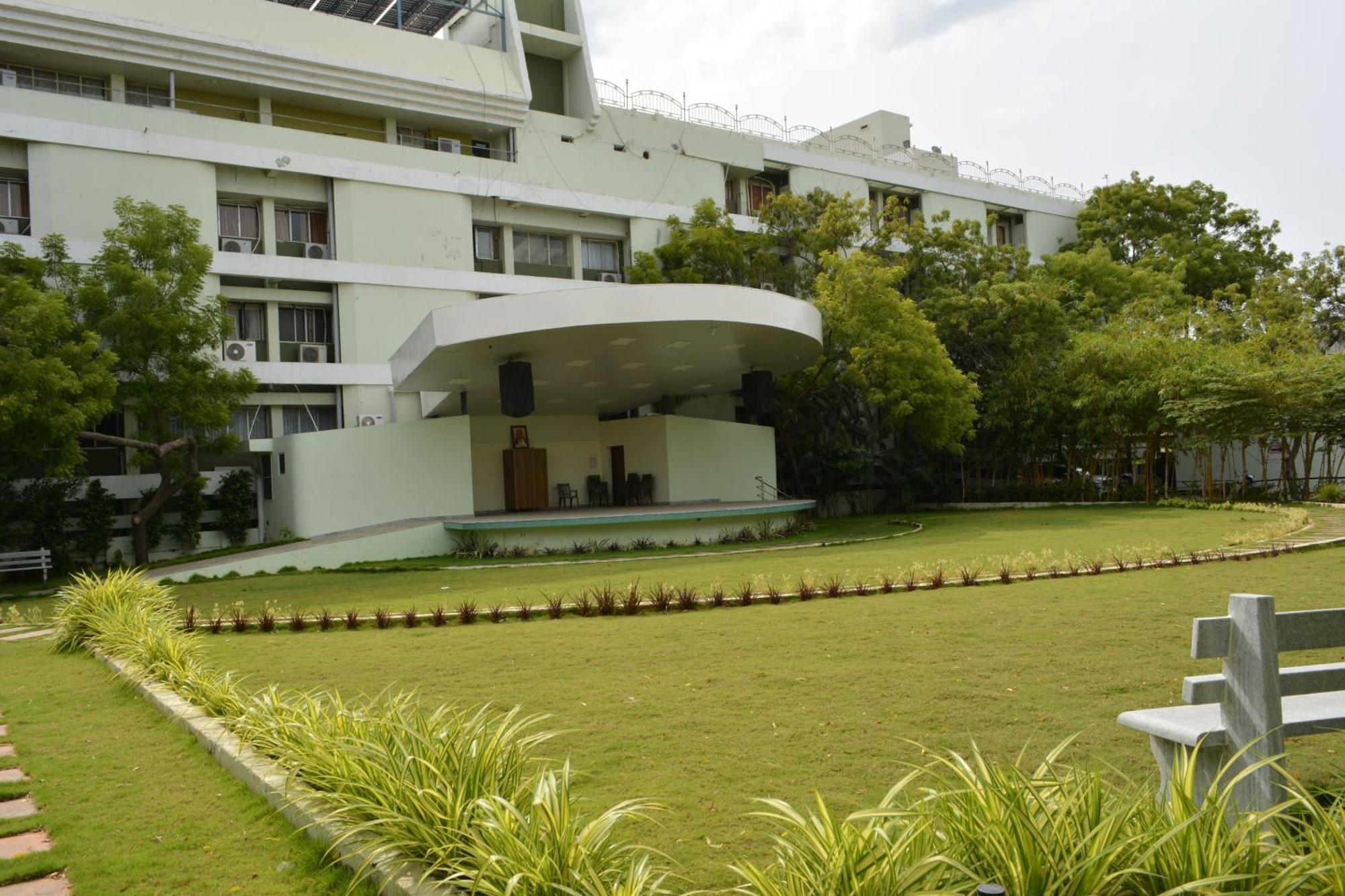 Hotel Geetha International Thoothukudi Kültér fotó