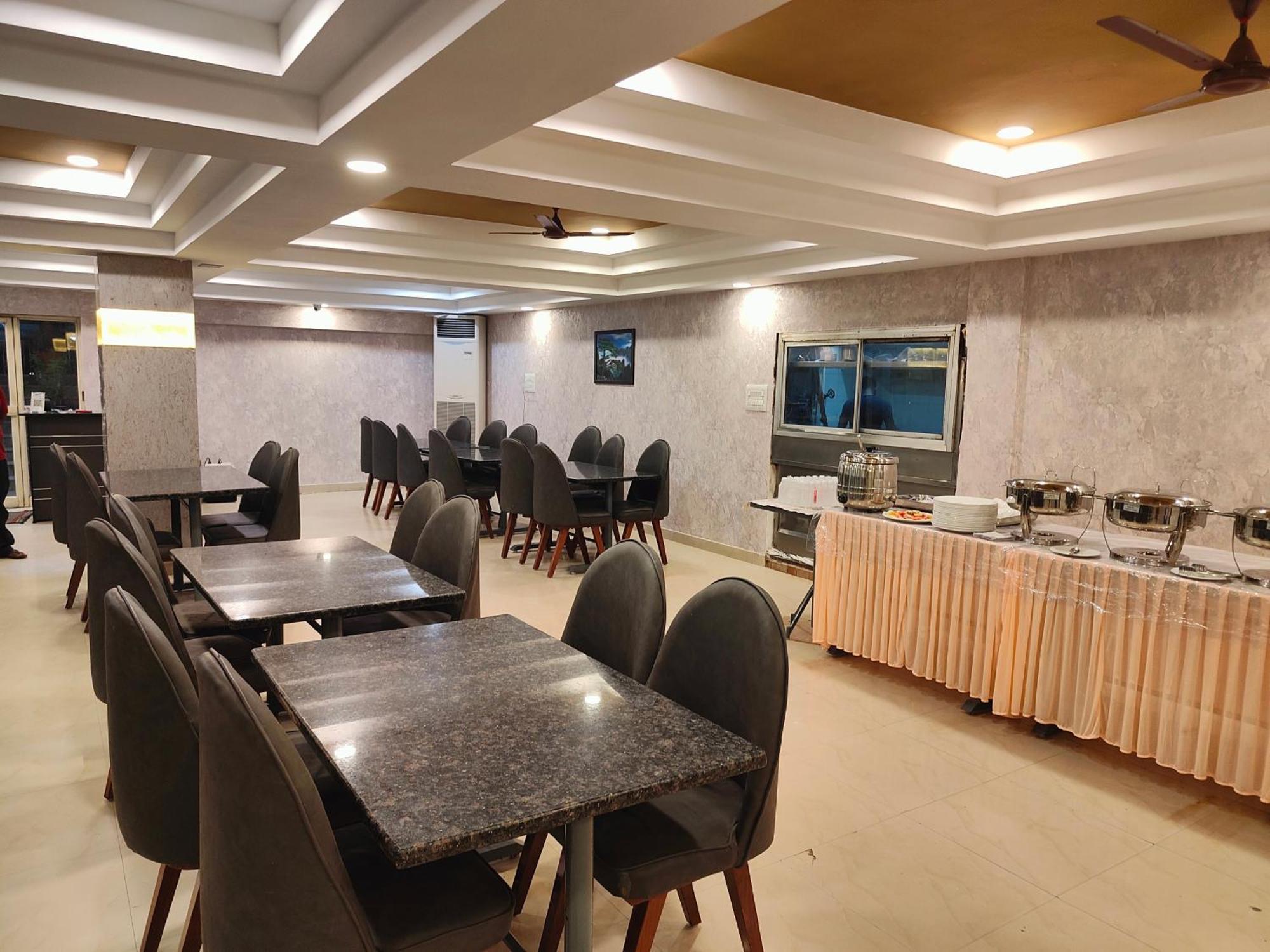 Hotel Geetha International Thoothukudi Kültér fotó