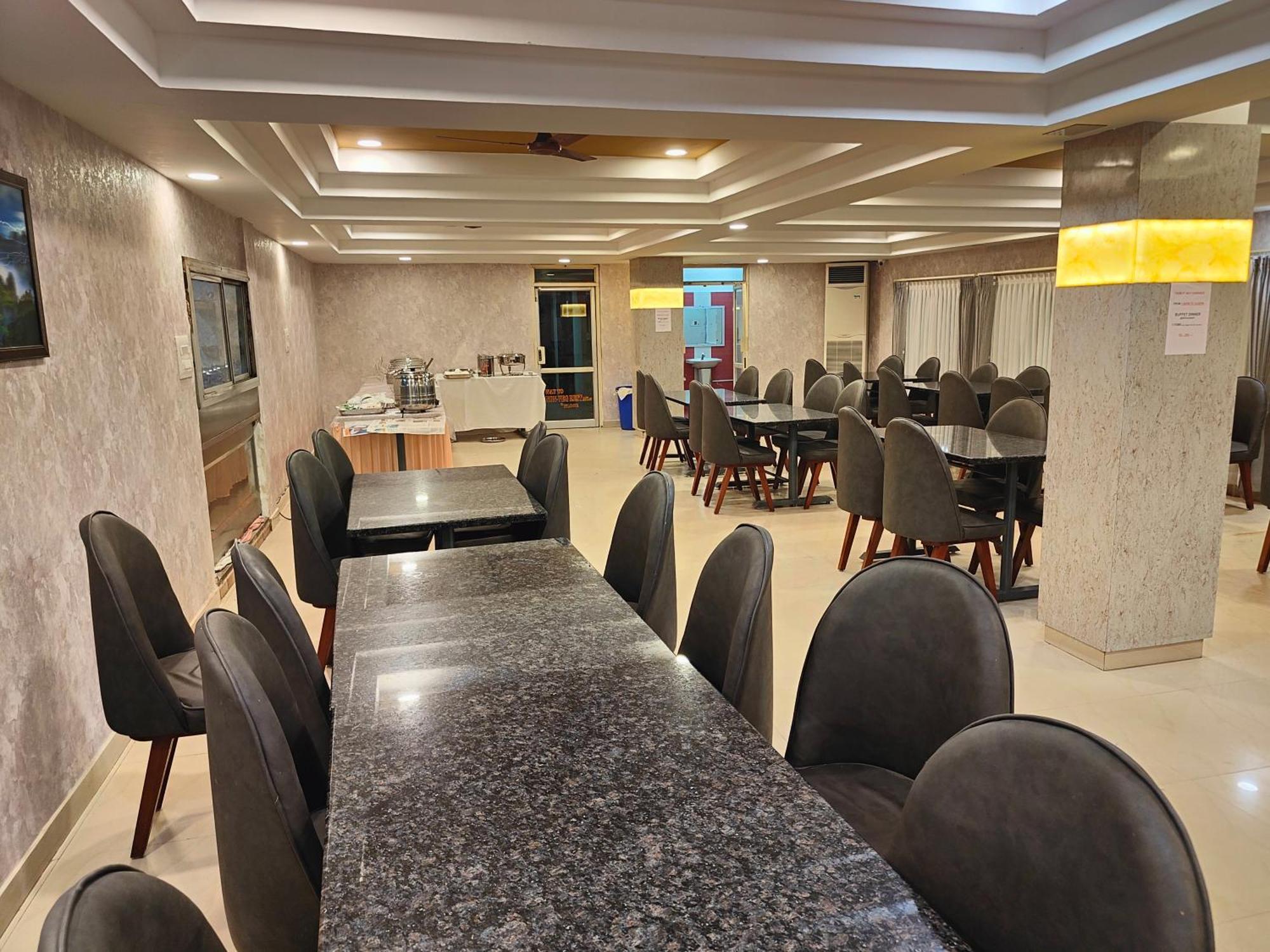 Hotel Geetha International Thoothukudi Kültér fotó