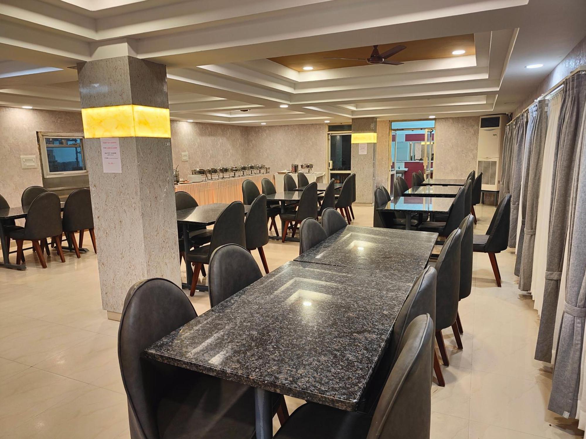 Hotel Geetha International Thoothukudi Kültér fotó