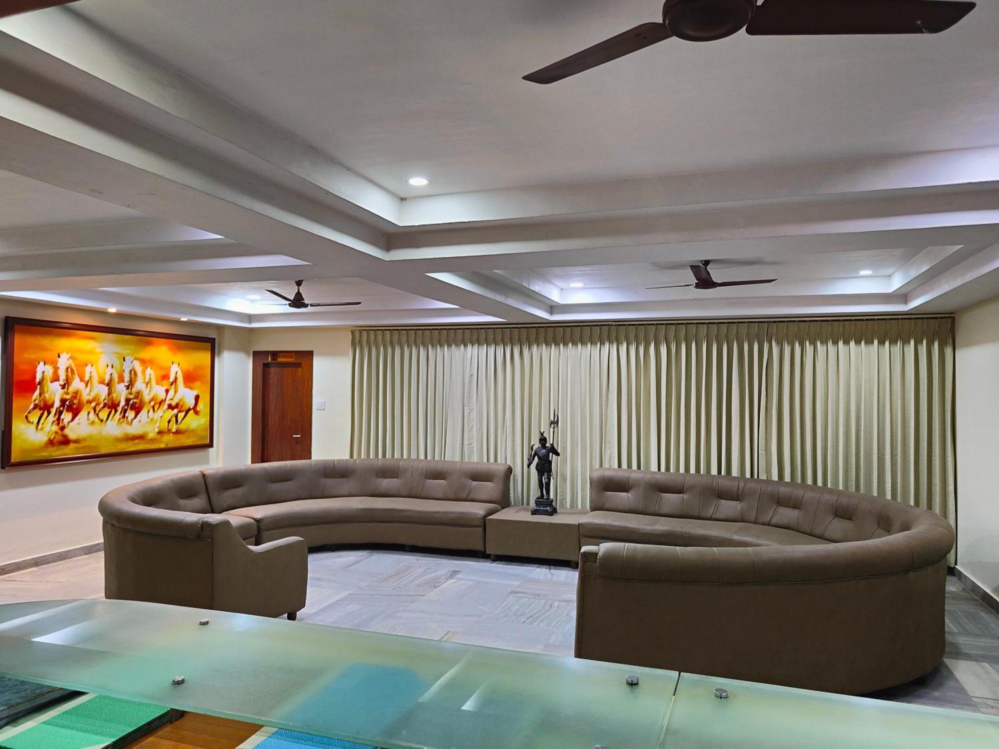 Hotel Geetha International Thoothukudi Kültér fotó