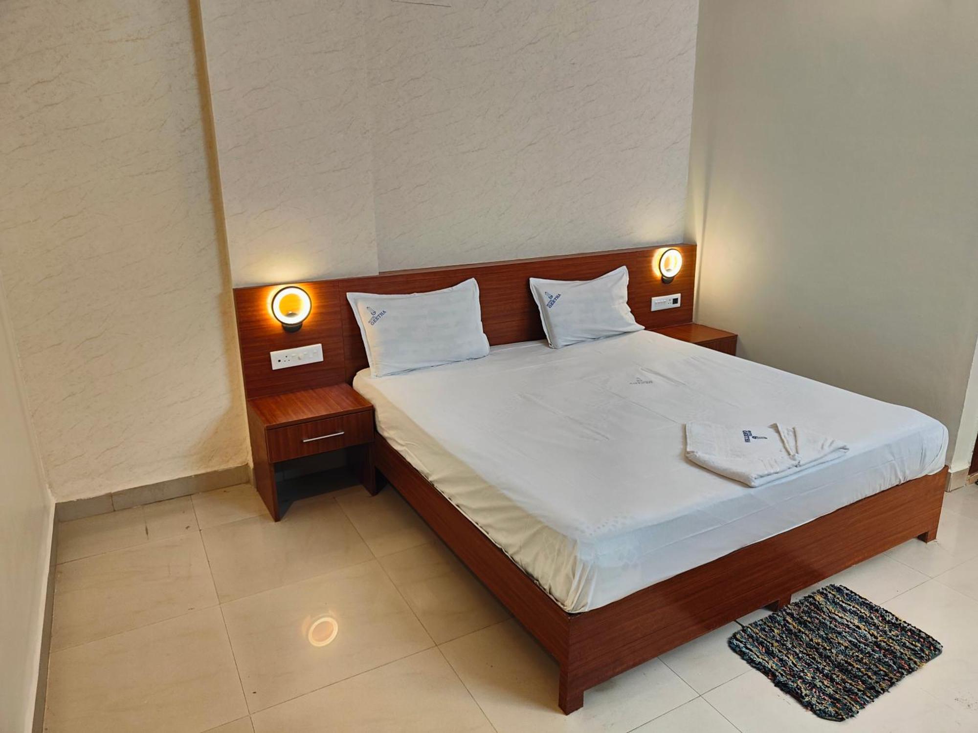 Hotel Geetha International Thoothukudi Kültér fotó