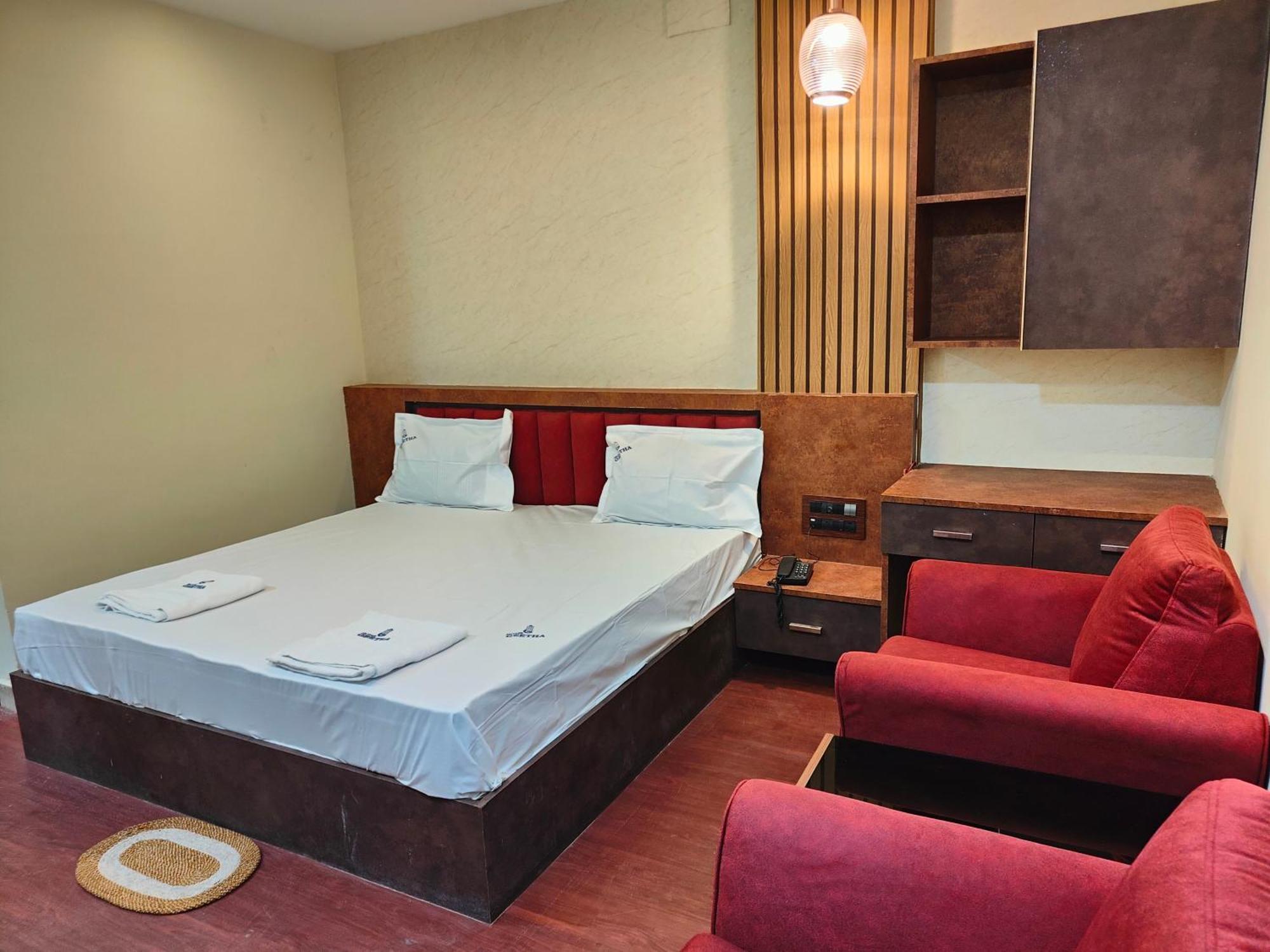 Hotel Geetha International Thoothukudi Kültér fotó