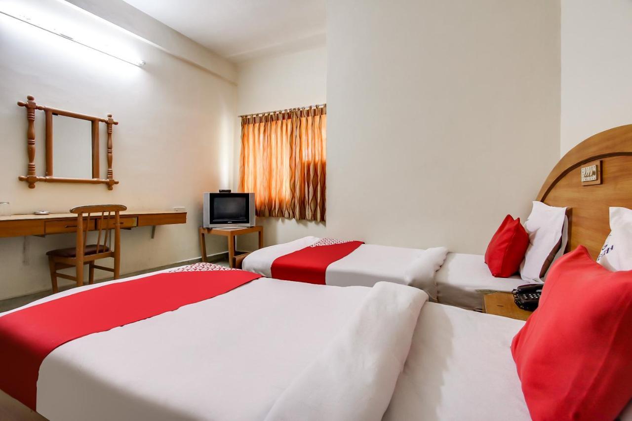 Hotel Geetha International Thoothukudi Kültér fotó