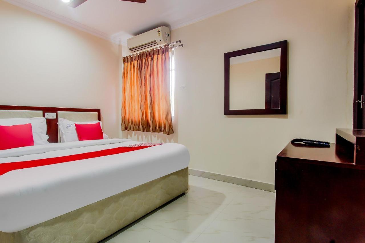 Hotel Geetha International Thoothukudi Kültér fotó
