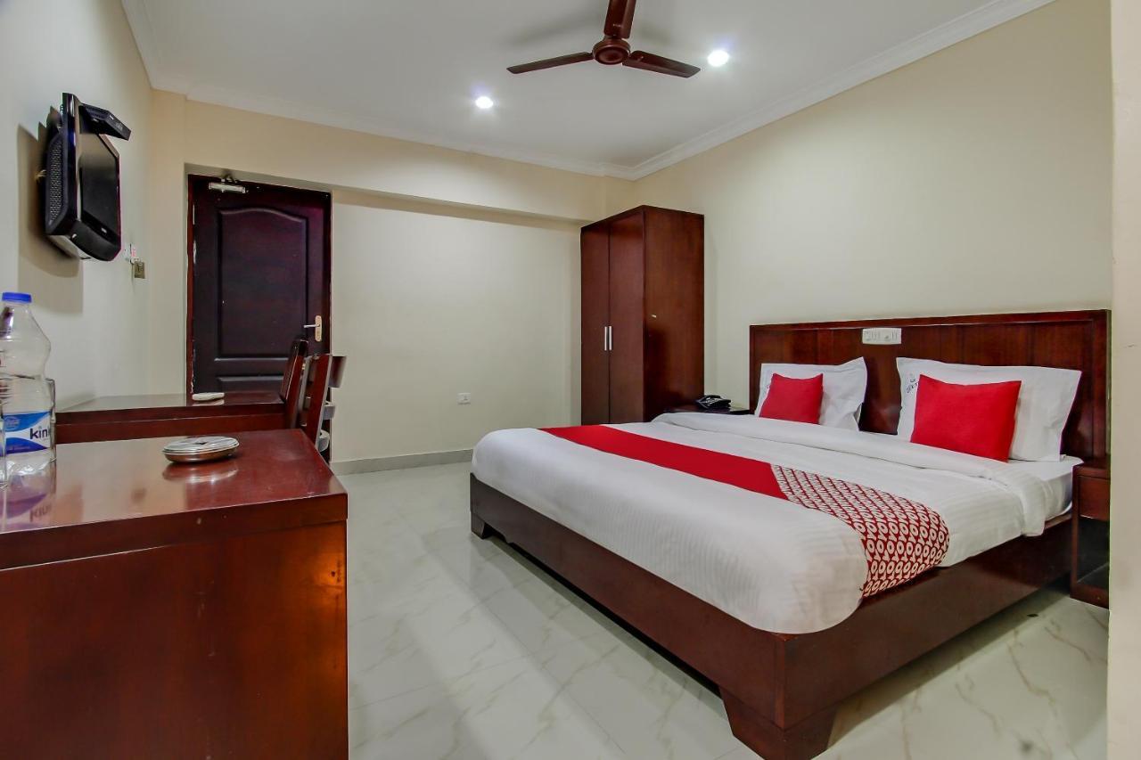 Hotel Geetha International Thoothukudi Kültér fotó