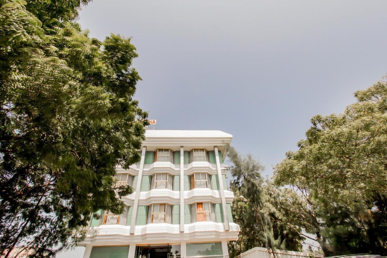 Hotel Geetha International Thoothukudi Kültér fotó